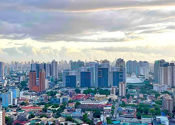 3 Bedroom Unit Near Cubao Манила