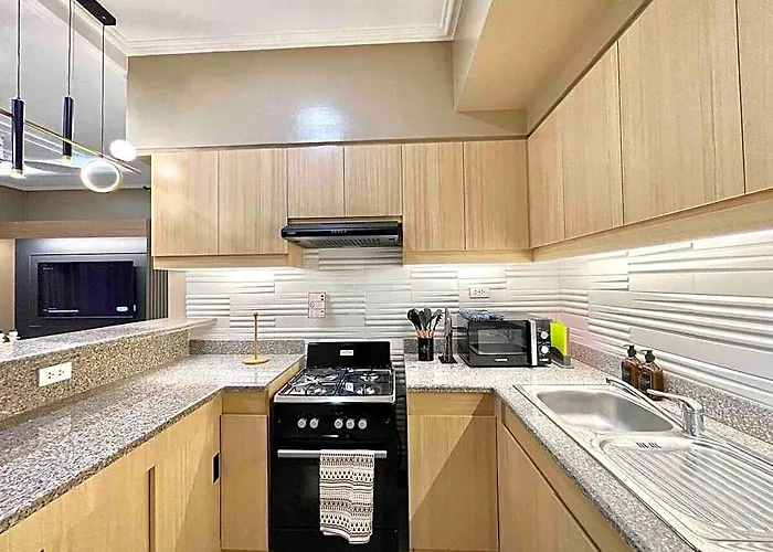 3 Bedroom Unit Near Cubao Отель