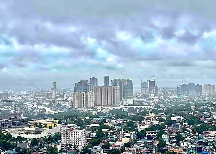 3 Bedroom Unit Near Cubao Манила